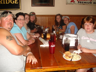 Have'n a choir lunch at the pub